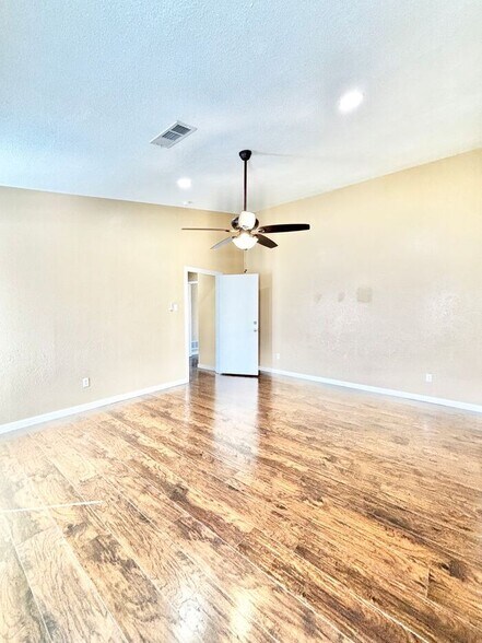 Building Photo - 609 Tiffany Trail