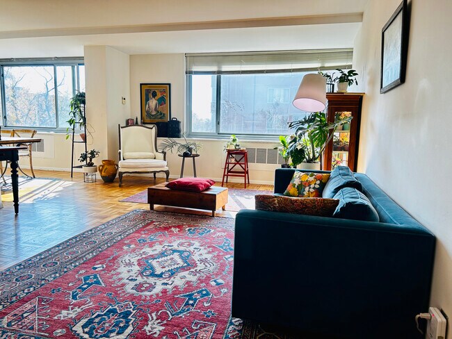 Living Room - 4200 Cathedral Ave NW