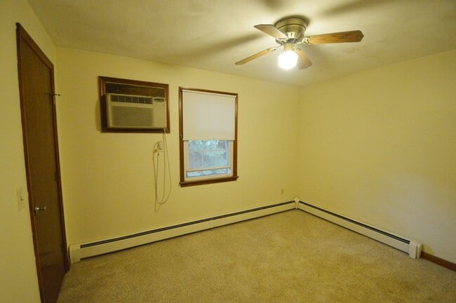 Building Photo - Holden: 2 Bed 1 Bath, Heat & Hot Water Inc...