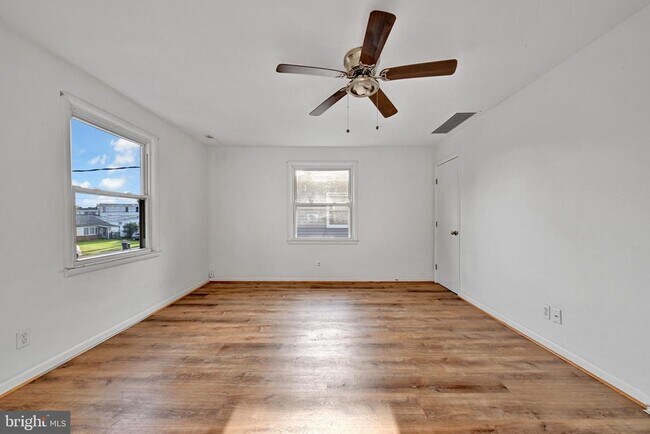 Building Photo - 811 Seagrove Rd