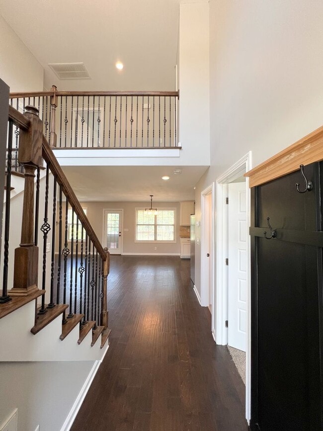 Building Photo - Must See-Stunning 5-Bedroom Home in 37043!!