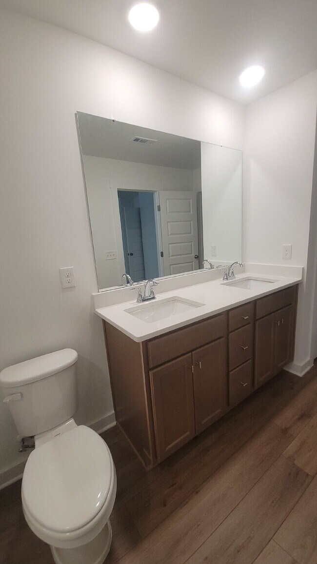 Building Photo - Section 8 Accepted!!! "Discover Comfort and Style: 3-Bed, 2.5-Bath Gem with Granite Elegance in H...