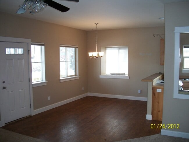 Building Photo - 611 N 15th Ave