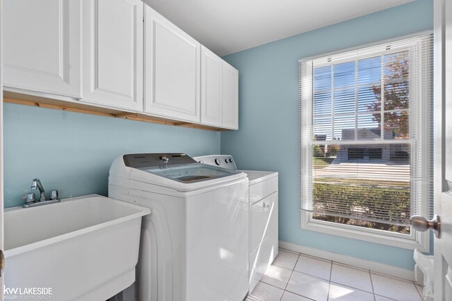 Building Photo - 2199 Edgestone Dr