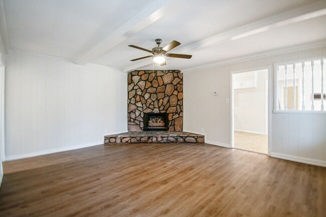 Building Photo - Spacious Renovated Home with Fenced Yard !