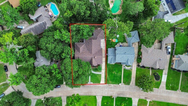 Building Photo - 25511 Many Oak Dr