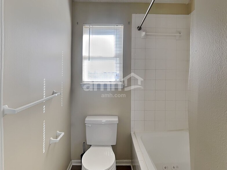 Building Photo - 11627 N Manning Ave