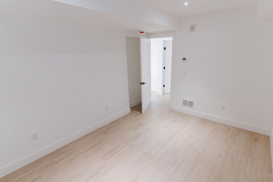 Building Photo - 5 Thurston St