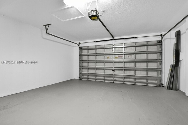 Building Photo - 8354 NW 39th Ct