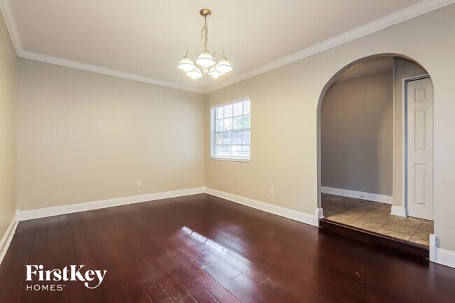 Building Photo - 1120 Brandon Lakes Ave