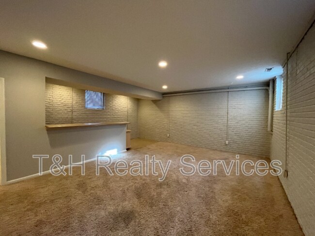 Building Photo - 2029 Ruckle St