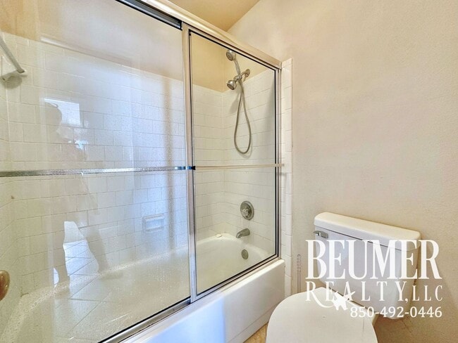 Building Photo - Move-In Ready Intercoastal Waterfront Townhome Steps to the water