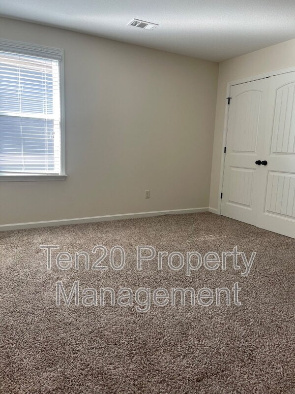 Building Photo - 7250 Sorrel Dr