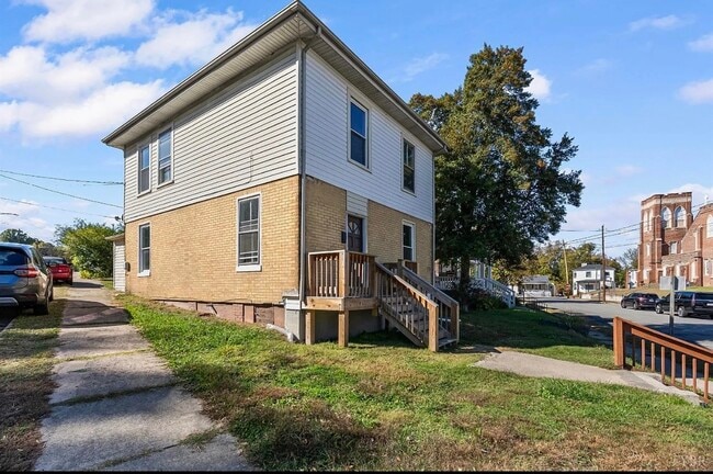 Building Photo - 620 Berryman Ave