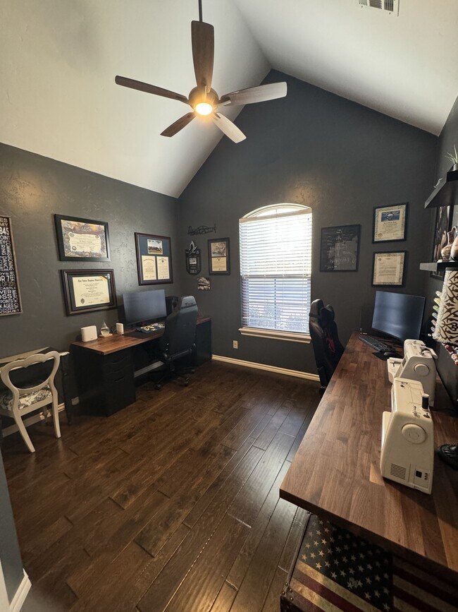 Building Photo - 2001 Mt Vernon Rd