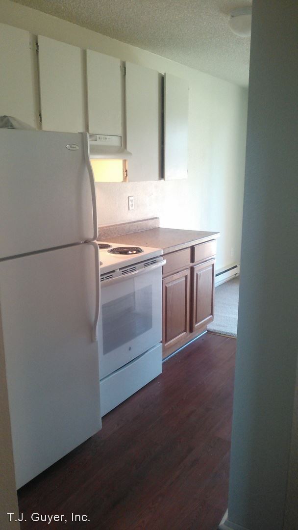 Building Photo - 1 br, 1 bath Apartment - 4702 108th Street...