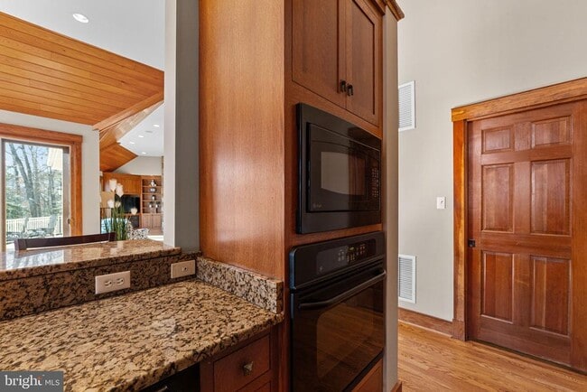 Building Photo - 3535 Meadow Rd