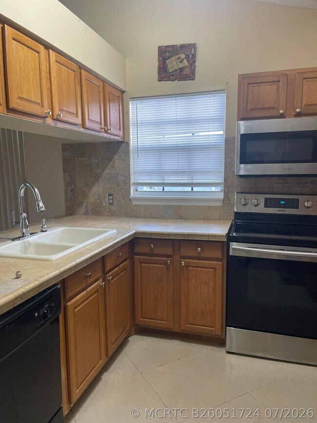 Building Photo - 1534 Royal Forest Ct
