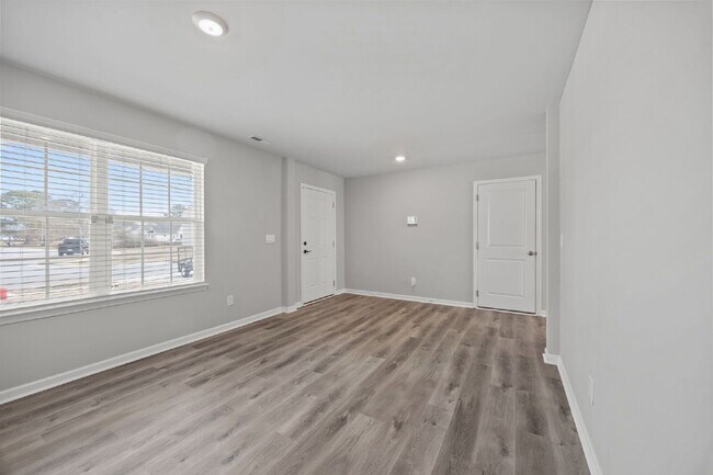Building Photo - 4500 Sandstone Dr