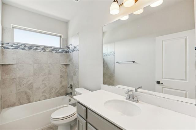 Building Photo - 204 Chisholm Trail