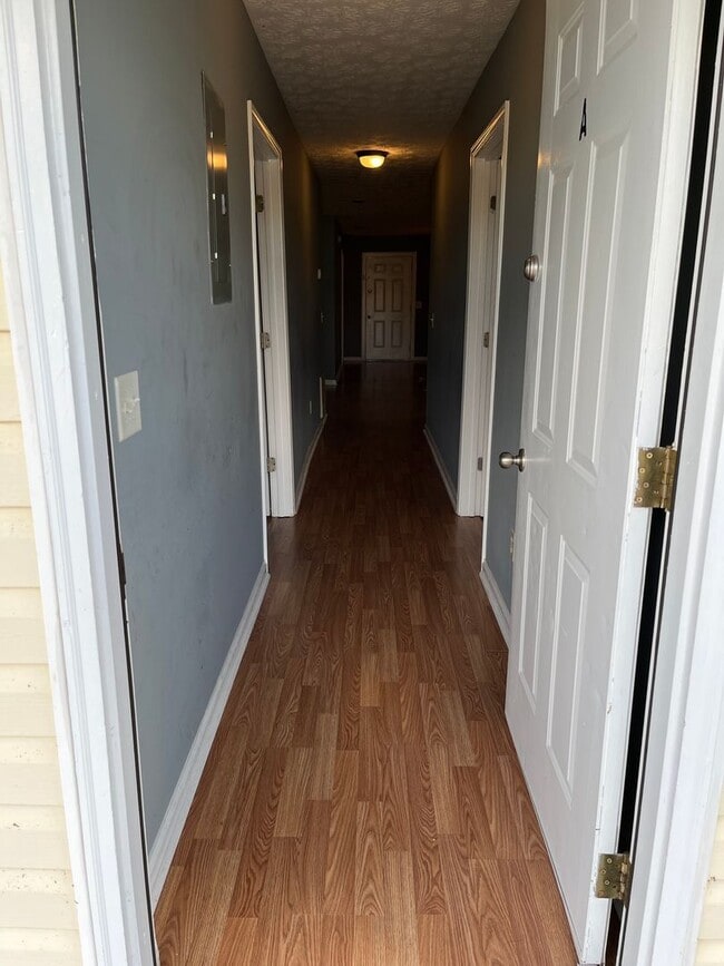 Building Photo - CLOSE TO UNIVERSITY