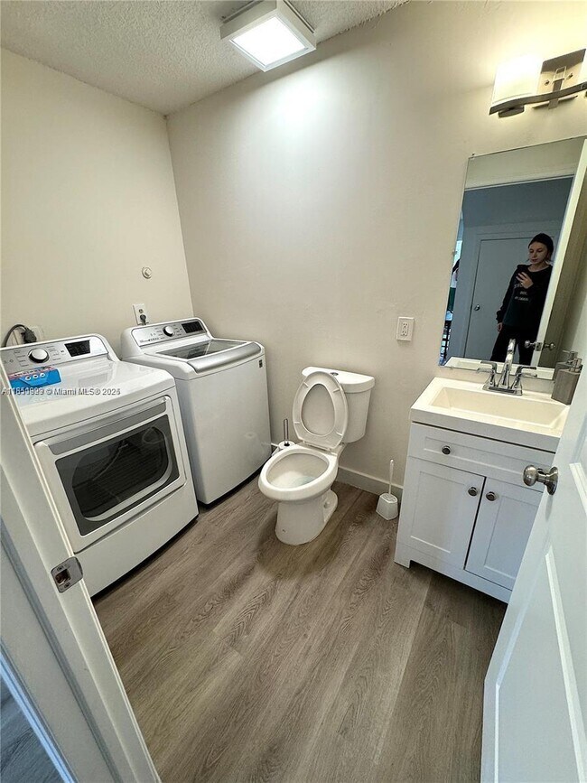 Building Photo - 4303 Inlet Cir