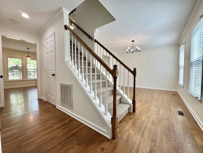 Building Photo - 1370 Buckingham Cir