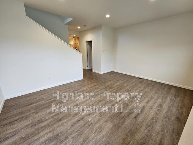 Building Photo - 502 NE Stadium Way