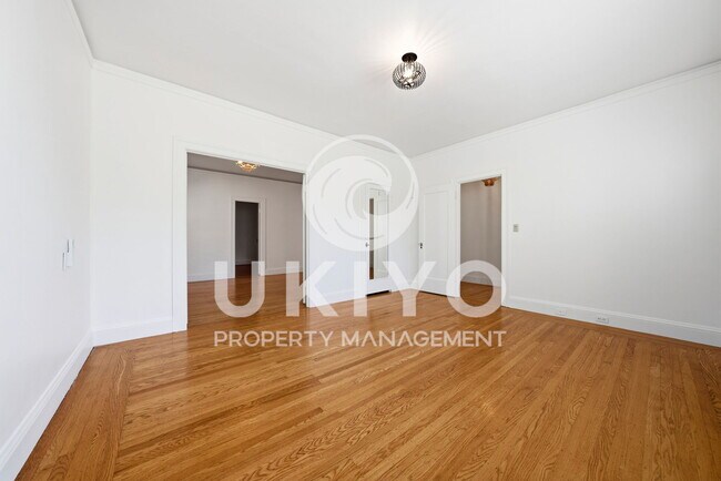 Building Photo - 860 Portal Ave