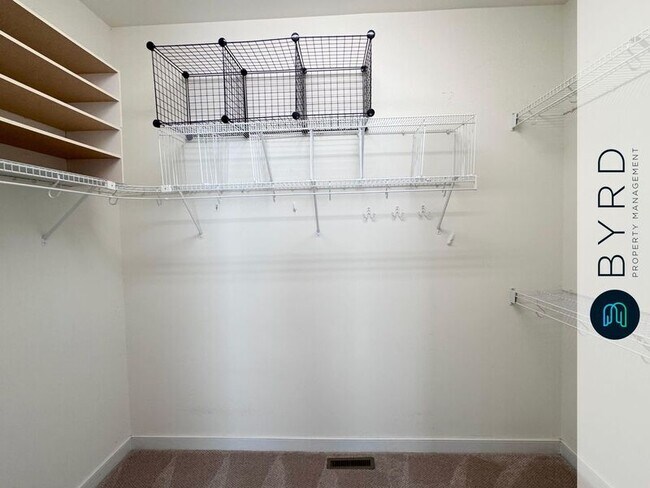 Building Photo - 423 Elm Creek Dr