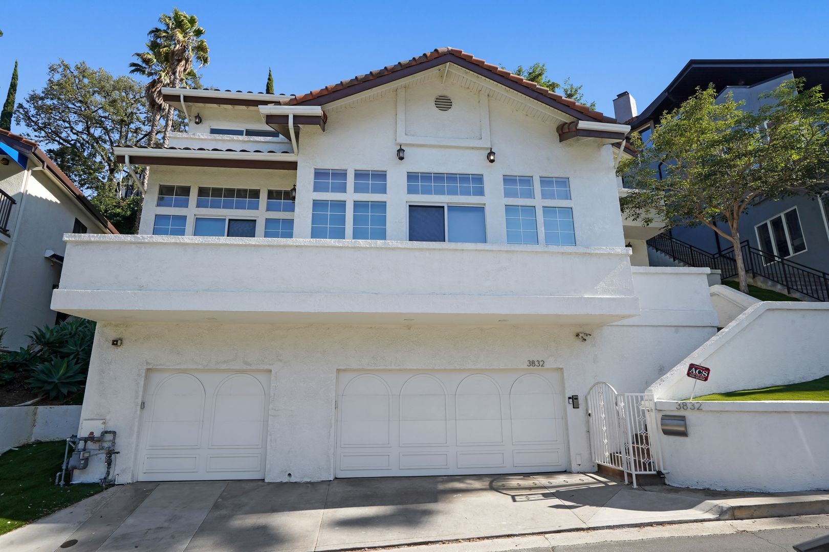 Building Photo - Experience Modern Luxury in this Stunning 4-Bedroom Smart Home in the Heart of 90027