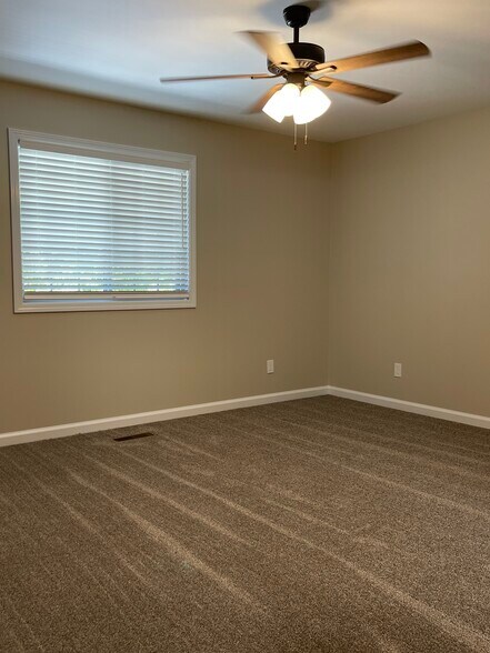 Building Photo - 713 Adkins St