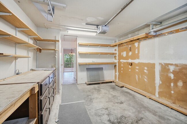 Building Photo - Three Bedroom Home with Great Outdoor Entertainment Space!