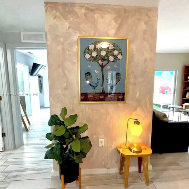 Building Photo - 481 NE 29th St