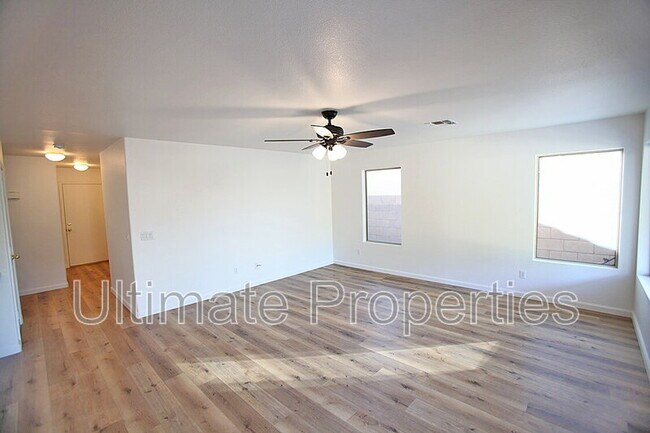 Building Photo - 20920 N 67th Dr