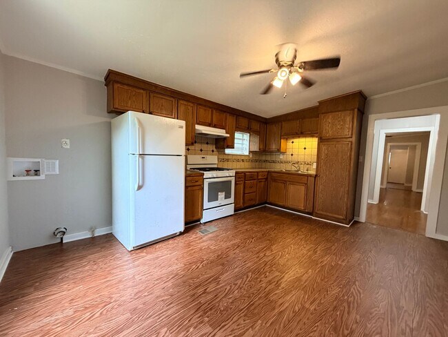 Building Photo - 3107 Alameda Dr