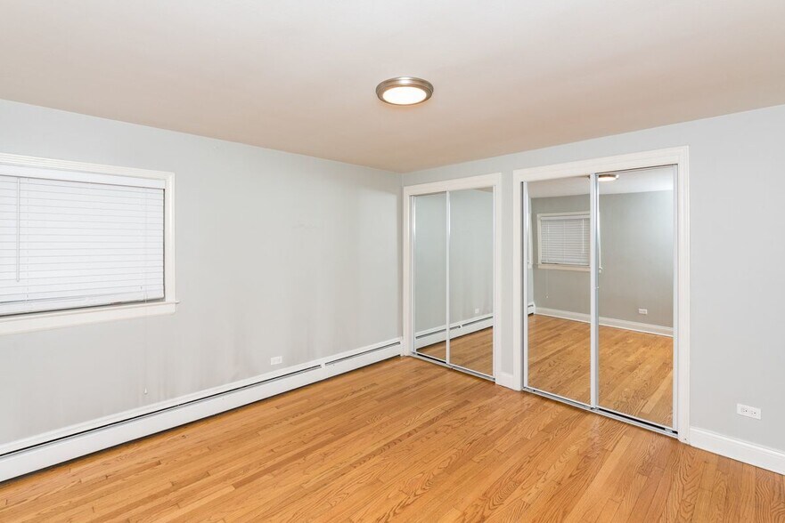 Building Photo - 5020 N Washtenaw Ave