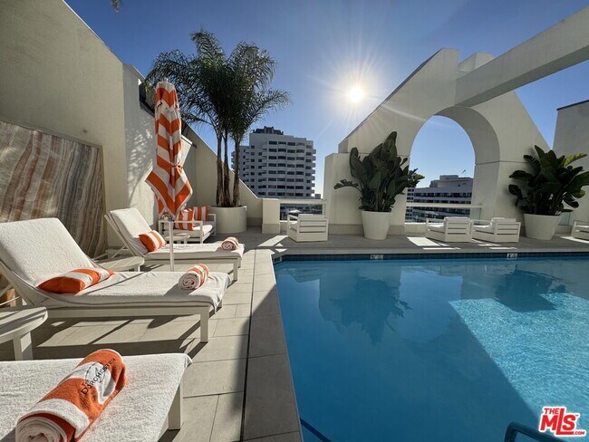 Building Photo - 10520 Wilshire Blvd