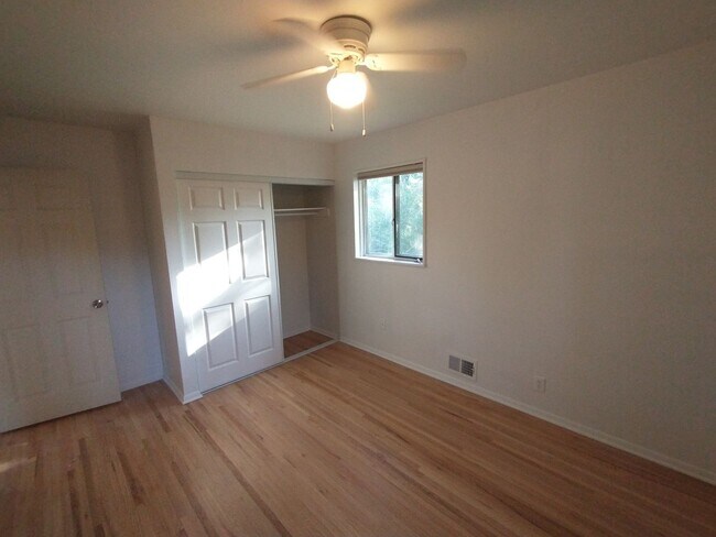 Building Photo - 3325 Martin Dr