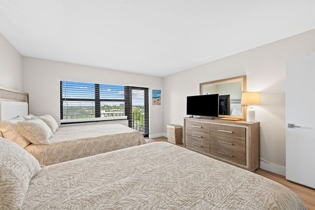 Building Photo - 4900 N Ocean Blvd