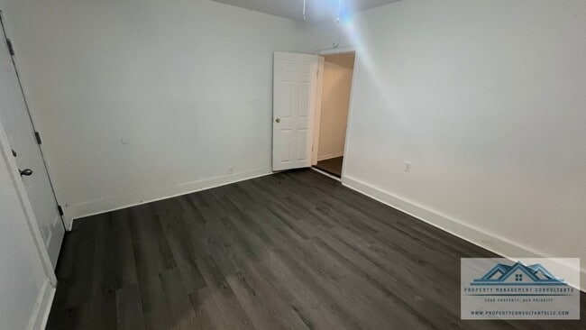 Building Photo - 233 N Royal Ave