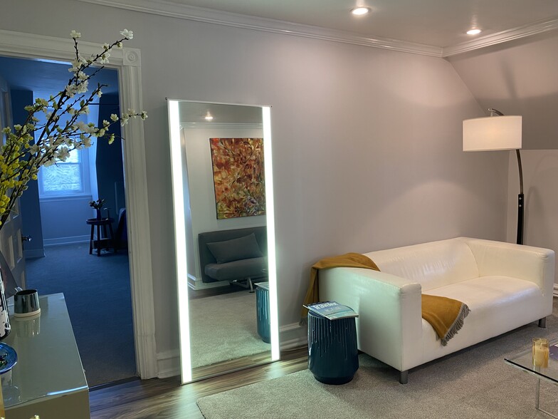 Living room - 1013 N 63rd St