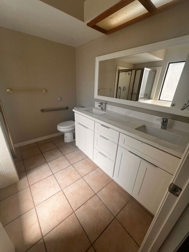 Building Photo - Wonderfully updated Waterman Highlands Home