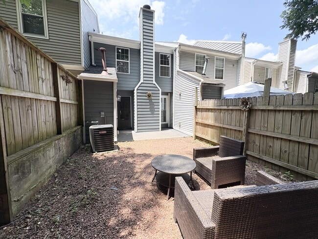 Building Photo - 6646 Wellington Square