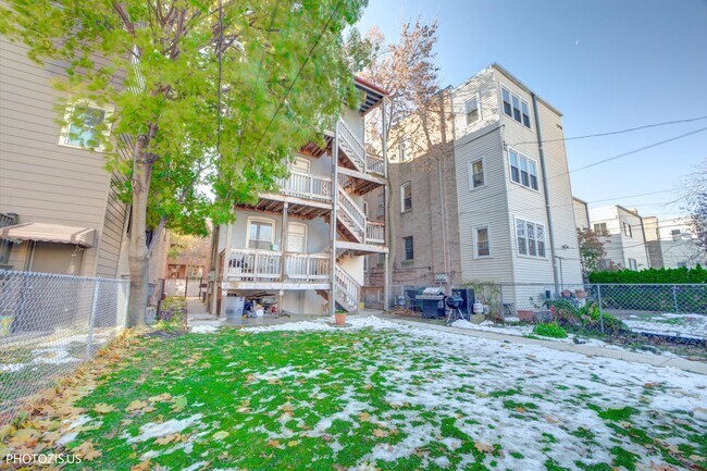 Building Photo - 2212 W Iowa St