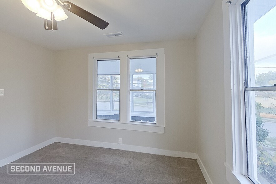 Building Photo - 1709 1st St S