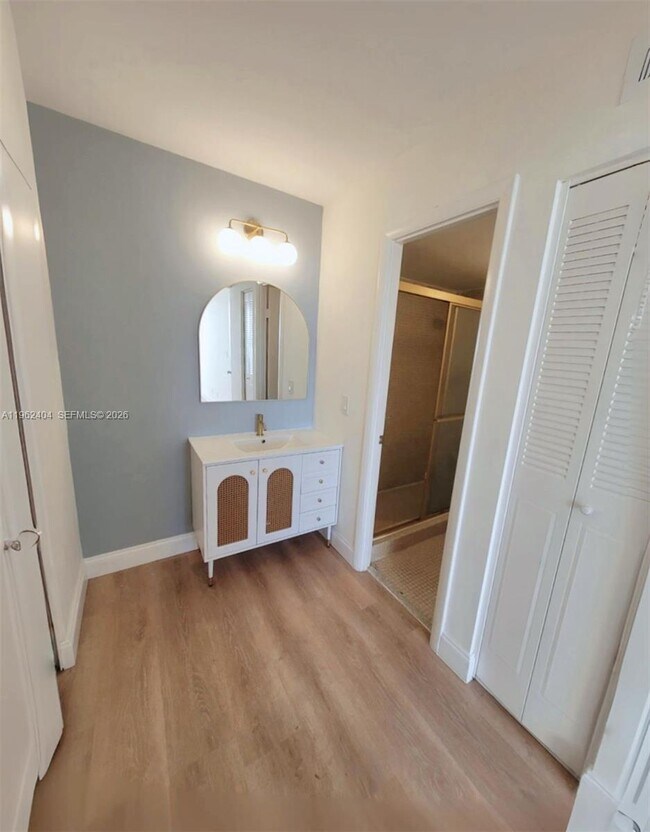 Building Photo - 2025 NE 164th St