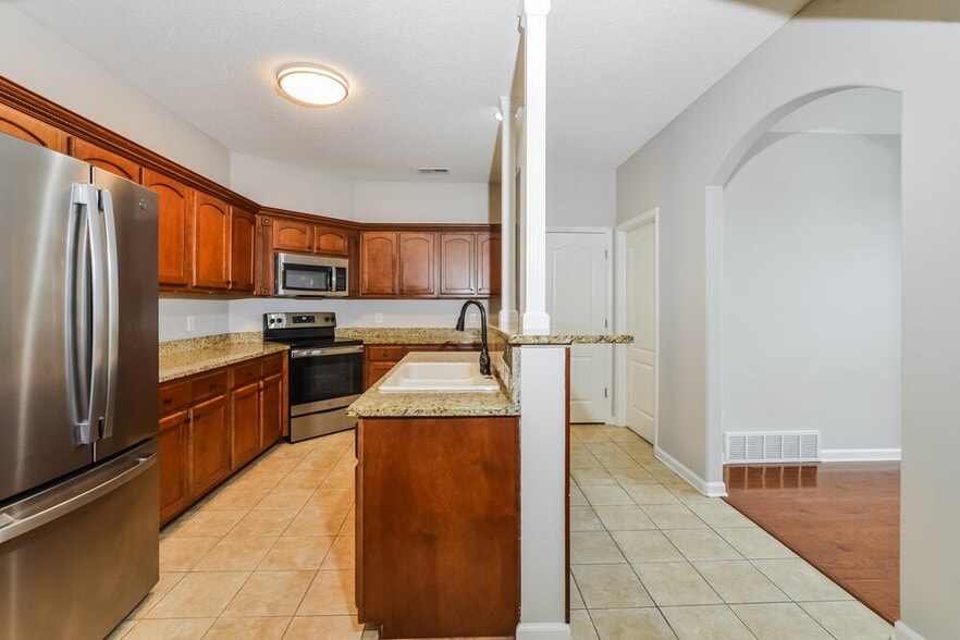 Building Photo - 8662 Valmont Cir
