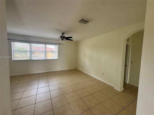 Building Photo - 1485 NE 33rd Rd