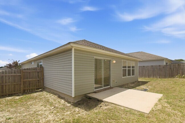 Building Photo - 3 Bedroom in Crestview!!